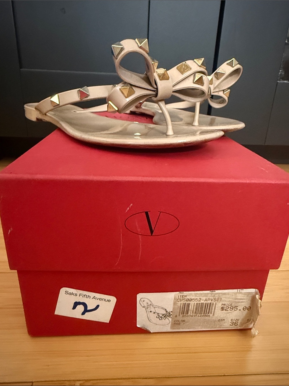 Valentino Beige Rockstud Bow Thong Sandals size 6 - Picture 2 of 2